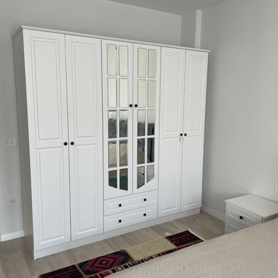 Alquiler de un espacioso apartamento amueblado de 2 habitaciones, 63 m², Constanța, Rumanía